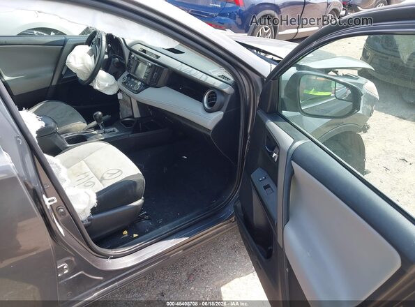 2T3WFREV8JW443141 2018 TOYOTA RAV4 Серый Вид салона спереди