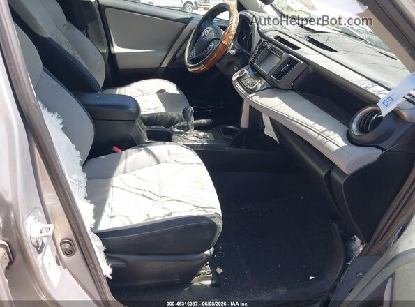 2T3WFREV9GW271288 2016 TOYOTA RAV4 Серебряный Вид салона спереди