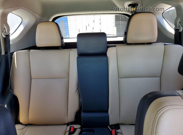 2T3YFREV3GW237078 2016 TOYOTA RAV4 Purple Rear seats view