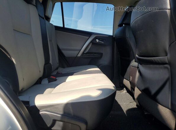2T3YFREV8JW516338 2018 TOYOTA RAV4 White 