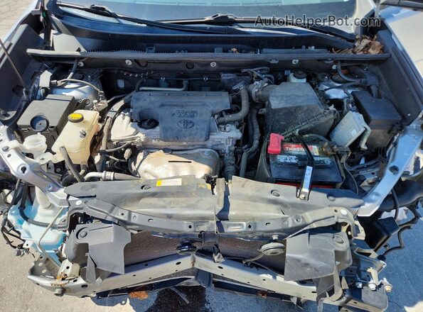 2T3YFREVXHW392518 2017 TOYOTA RAV4 Silver Vista del compartimento del motor