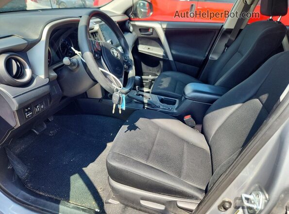 2T3ZFREV1HW368676 2017 TOYOTA RAV4 Silver Widok wnętrza z przodu
