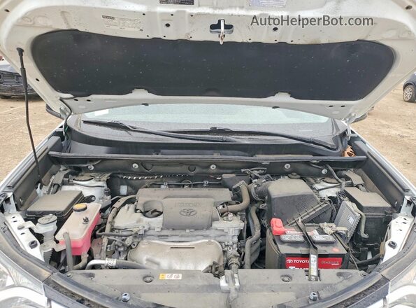 2T3ZFREV1JW517805 2018 TOYOTA RAV4 White უკანა სალონის ხედი