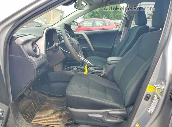 2T3ZFREV9JW499991 2018 TOYOTA RAV4 Серебряный Вид салона спереди