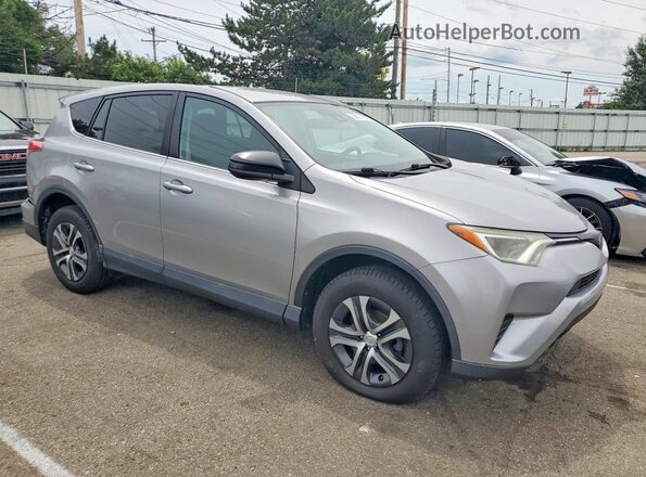 2T3ZFREV9JW499991 2018 TOYOTA RAV4 Серебряный Передняя правая четверть