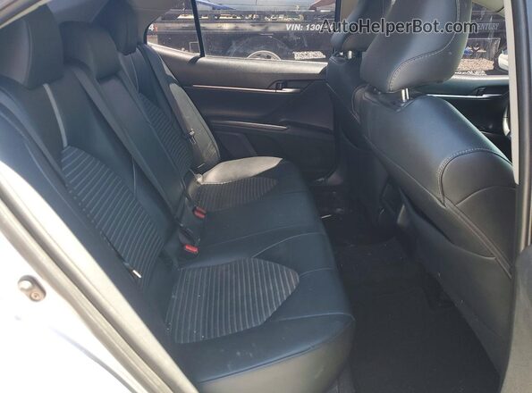 4T1B11HK2JU625247 2018 TOYOTA CAMRY Silver 