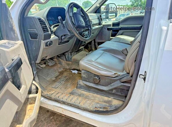 1FDRF3GT1JEB69774 2018 FORD F350 Белый Вид салона спереди