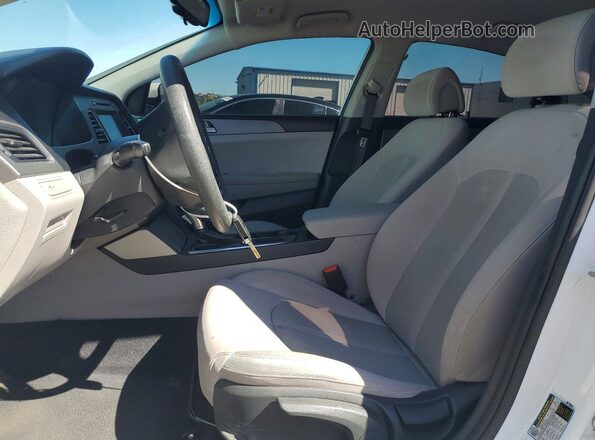 5NPE24AF3HH470242 2017 HYUNDAI SONATA White Vista del salpicadero
