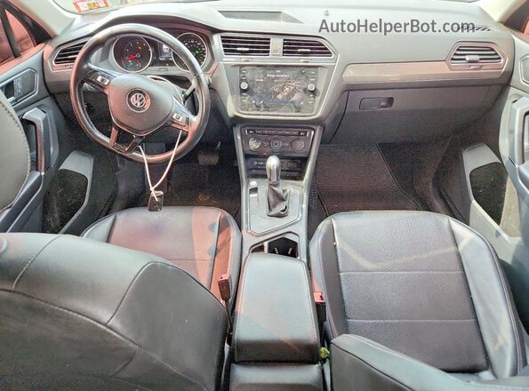 3VV3B7AX4JM025642 2018 VOLKSWAGEN TIGUAN Green 