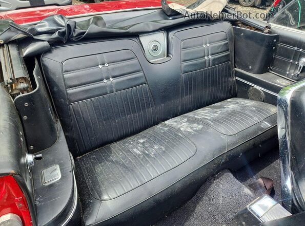 31867B183982 1963 CHEVROLET IMPALA Red Widok tylnych siedzeń