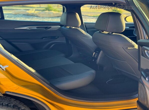 ZACNDFANXR3A37143 2024 DODGE OTHER Gold Вид салону спереду