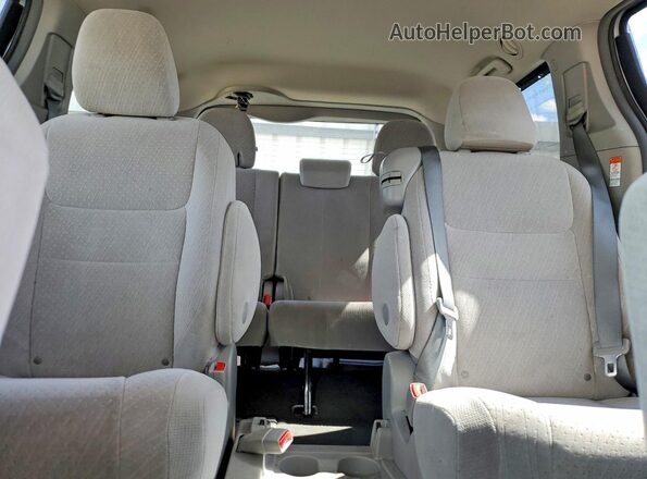 5TDKK3DC8GS745367 2016 TOYOTA SIENNA Gray Vista interior trasera