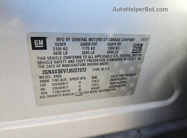 2GNAXSEV7J6227072 2018 CHEVROLET EQUINOX Silver Widok naklejki z numerem VIN