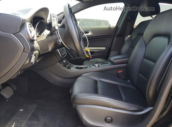 WDCTG4GB8HJ335921 2017 MERCEDES-BENZ GLA-CLASS Black Առջևի վահանակի տեսք