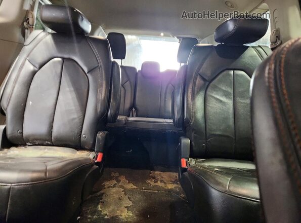 2C4RC1BG3HR539583 2017 CHRYSLER PACIFICA Silver უკანა სალონის ხედი