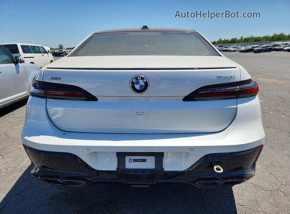 WBA33EJ06RCR05870 2024 BMW OTHER White Widok wnętrza z przodu