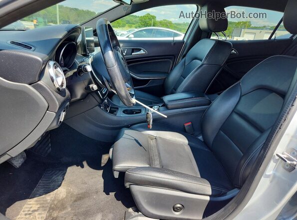 WDCTG4EB8KJ553559 2019 MERCEDES-BENZ GLA-CLASS Silver Առջևի վահանակի տեսք