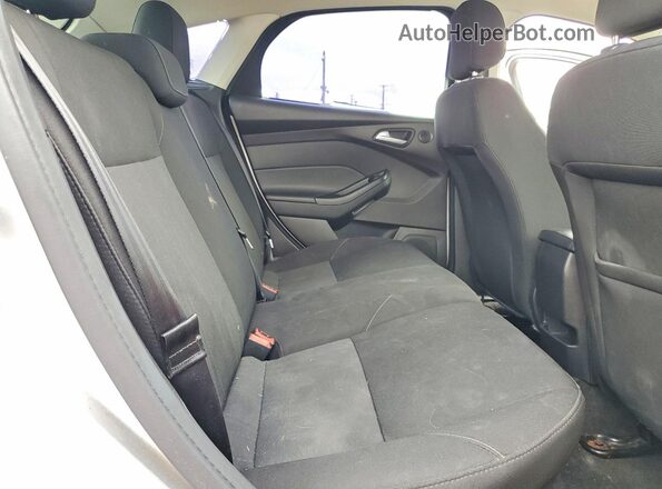 1FADP3M27JL211390 2018 FORD FOCUS Silver ძრავის განყოფილების ხედი