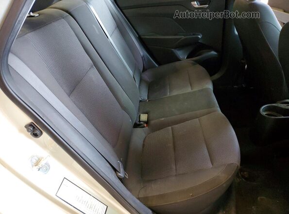 3KPC24A34JE015312 2018 HYUNDAI ACCENT Beige Вид задньої частини салону