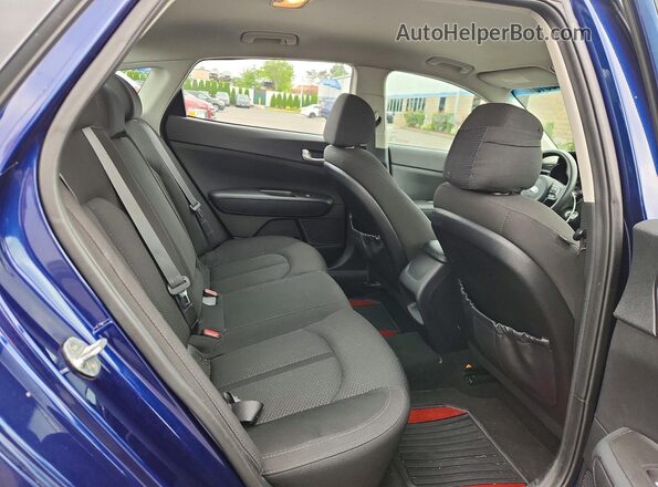 5XXGT4L31HG163043 2017 KIA OPTIMA Blue უკანა სალონის ხედი