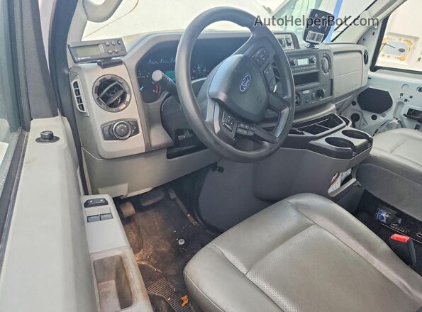 1FDWE3FK4PDD24976 2023 FORD ECONOLINE Белый Вид щитка приборов