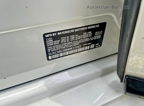 5UXCX6C08N9K31043 2022 BMW X7 White Vista interior trasera