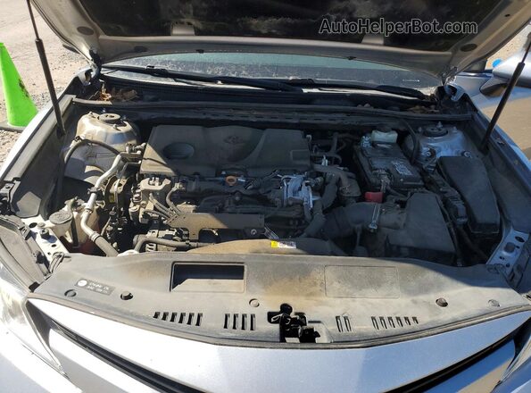 4T1B11HK8JU561702 2018 TOYOTA CAMRY Серебряный 