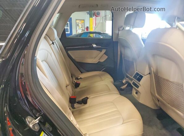 WA1BNAFY5J2017910 2018 AUDI Q5 Black ძრავის განყოფილების ხედი