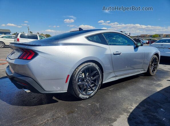 1FA6P8TH3T5113251 2026 FORD MUSTANG Серебряный Передняя правая четверть