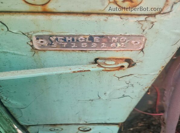 37153161 1951 DODGE WAYFAIRER Бирюзовый Вид подкапотного пространства