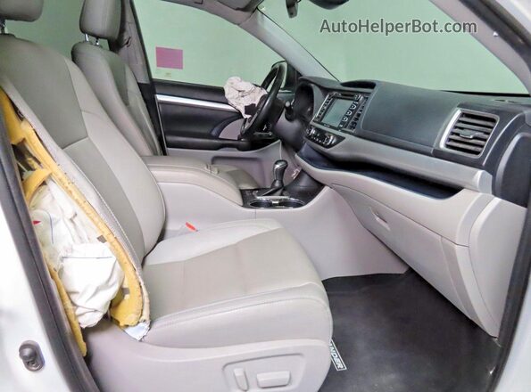 5TDKZRFH2KS562546 2019 TOYOTA HIGHLANDER White Вид ззаду