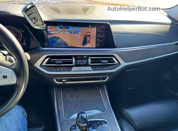5UXCW2C09L9A00387 2020 BMW X7 Orange Widok wnętrza z tyłu