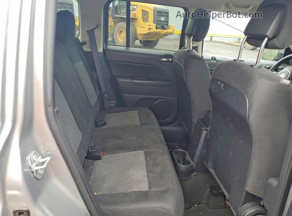 1C4NJRBB0GD686064 2016 JEEP PATRIOT Silver Սալոնի հետևի տեսք