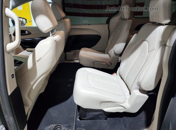 2C4RC1BG3HR636086 2017 CHRYSLER PACIFICA Gray Widok komory silnika