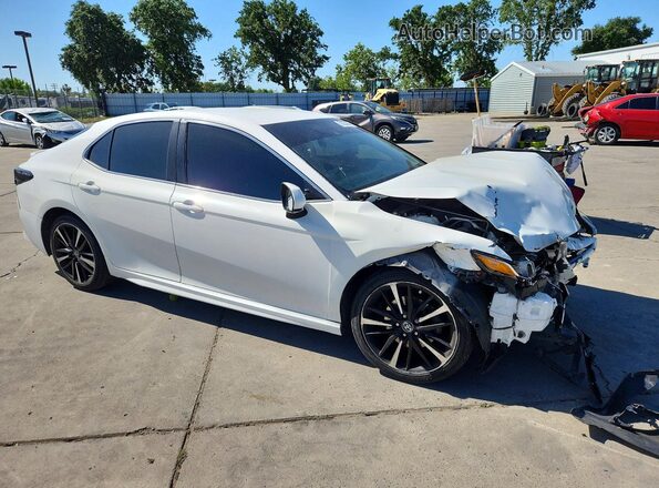 JTNB11HK0J3038695 2018 TOYOTA CAMRY White 