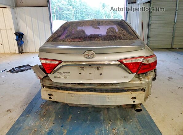 4T1BF1FK7HU670103 2017 TOYOTA CAMRY Silver Вид салону спереду