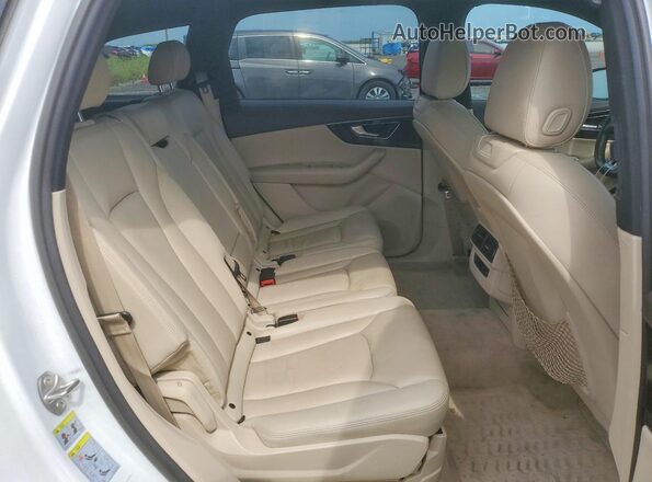 WA1LAAF75HD033692 2017 AUDI Q7 White Engine compartment view