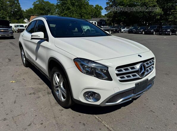 WDCTG4GB7JU000217 2018 MERCEDES-BENZ GLA-CLASS White Widok z przodu