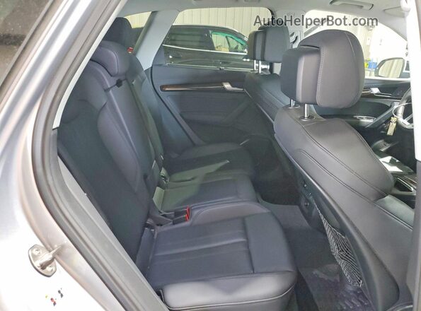 WA1BNAFY8J2239065 2018 AUDI Q5 Silver 