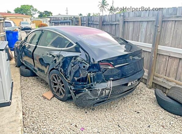 5YJ3E1EA8JF010171 2018 TESLA MODEL 3 Black Front right