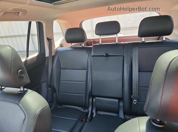 3VV2B7AX7KM200673 2019 VOLKSWAGEN TIGUAN Синий Вид задней части салона