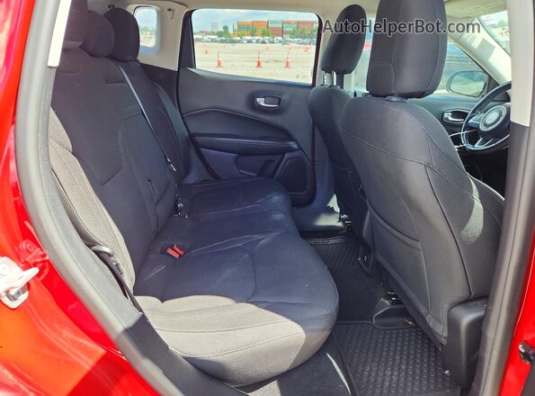 3C4NJCAB1HT669350 2017 JEEP COMPASS Red Widok wnętrza z tyłu