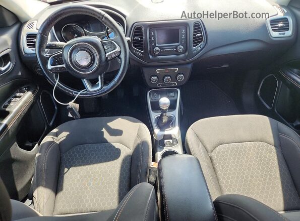 3C4NJCAB1HT669350 2017 JEEP COMPASS Red Widok deski rozdzielczej