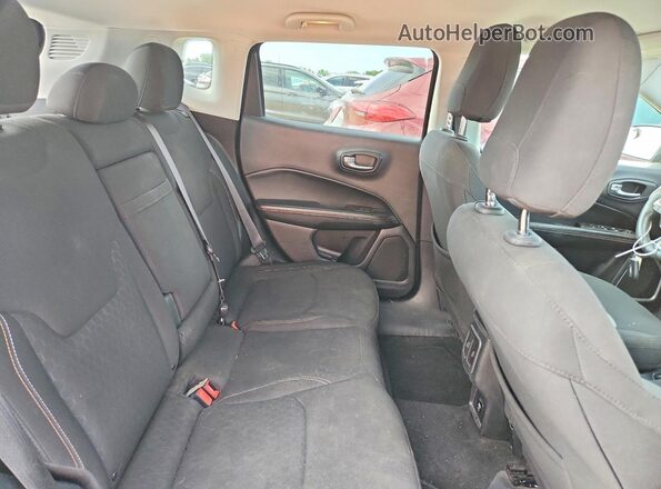 3C4NJCAB2JT214948 2018 JEEP COMPASS Gray Vista de los asientos traseros