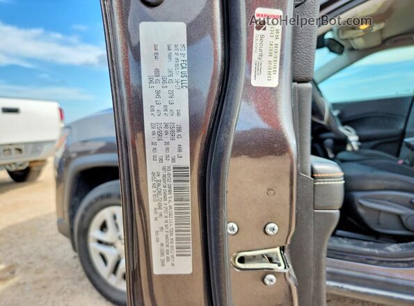 3C4NJCAB2JT214948 2018 JEEP COMPASS Gray Vista del compartimento del motor