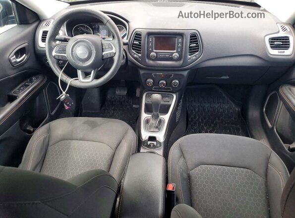 3C4NJCAB2JT368642 2018 JEEP COMPASS Gray წინა პანელის ხედი