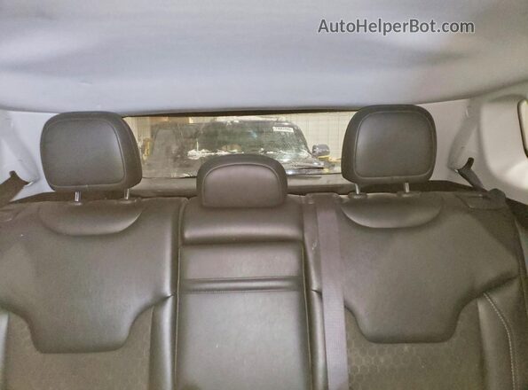 3C4NJCBB1JT503401 2018 JEEP COMPASS White Widok tylnych siedzeń