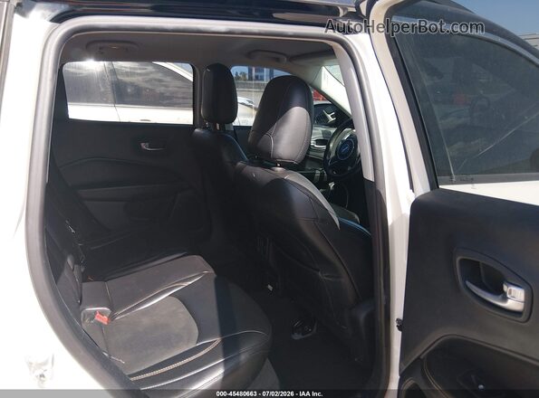 3C4NJCBB2JT256972 2018 JEEP COMPASS White VIN კოდის სტიკერის ხედი