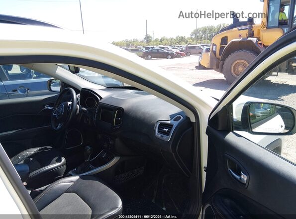 3C4NJCBB2KT778048 2019 JEEP COMPASS White Front interior view