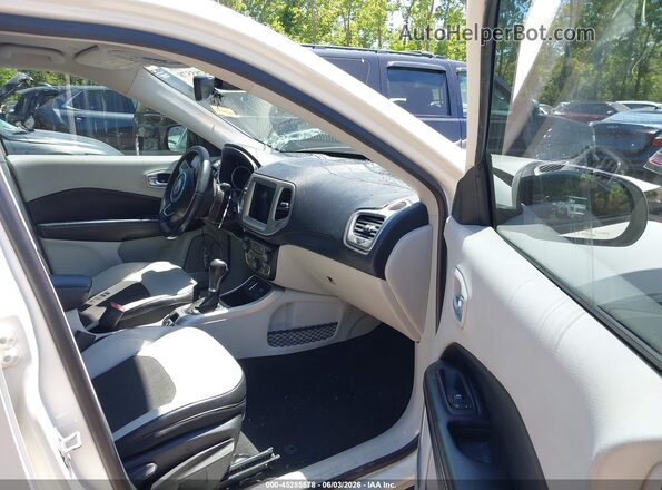 3C4NJCBB4JT102859 2018 JEEP COMPASS White წინა სალონის ხედი